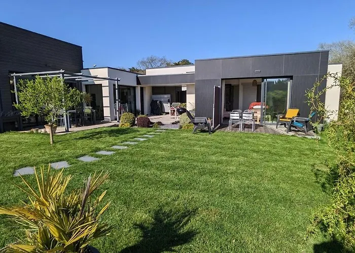 Maison Moderne De Plain-pied Proche De La